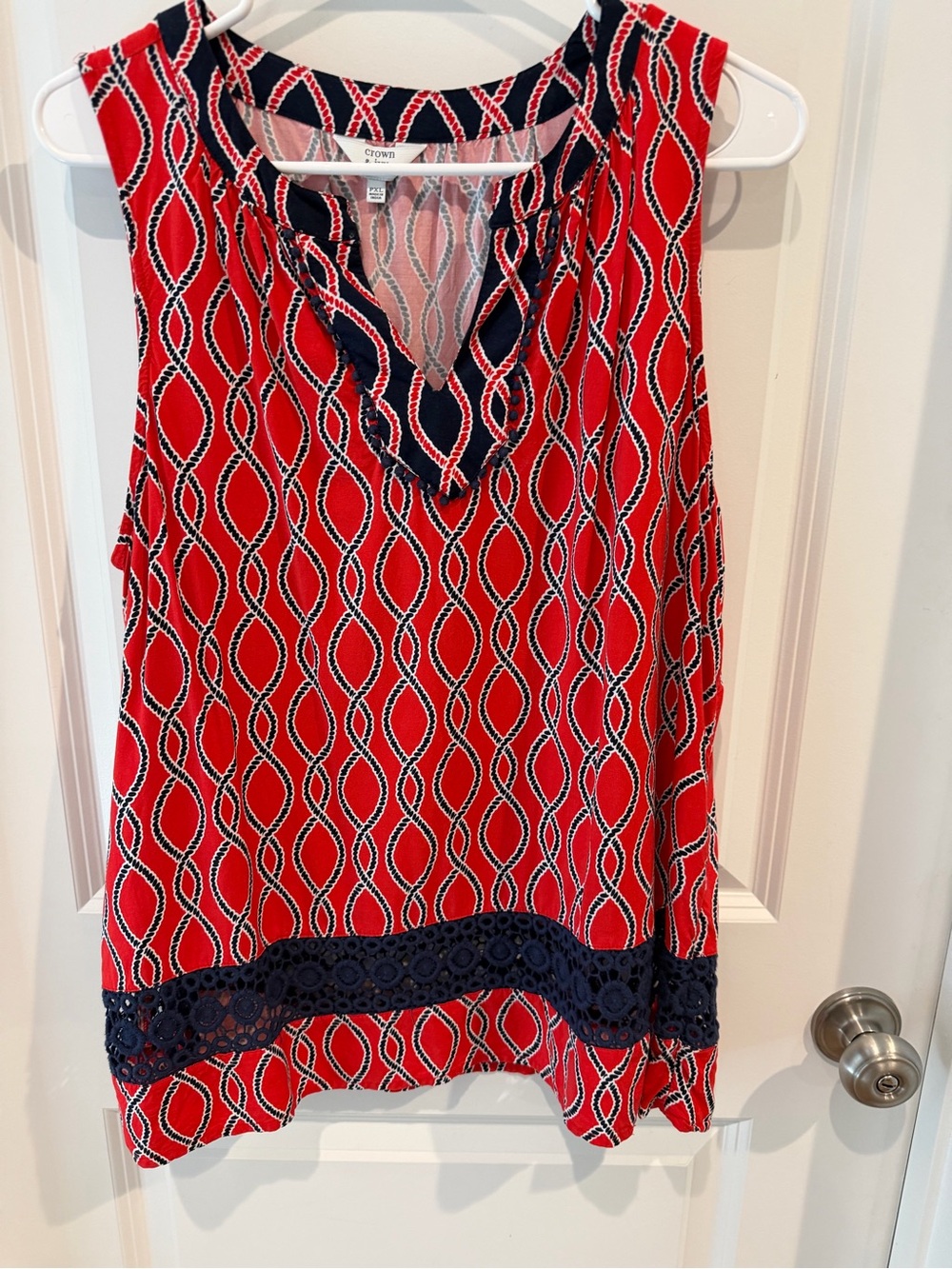 Crown and Ivy Top Size PXL